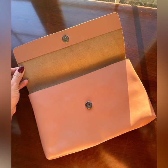 TOPSHOP Leather clutch bag - Picture 3 of 3